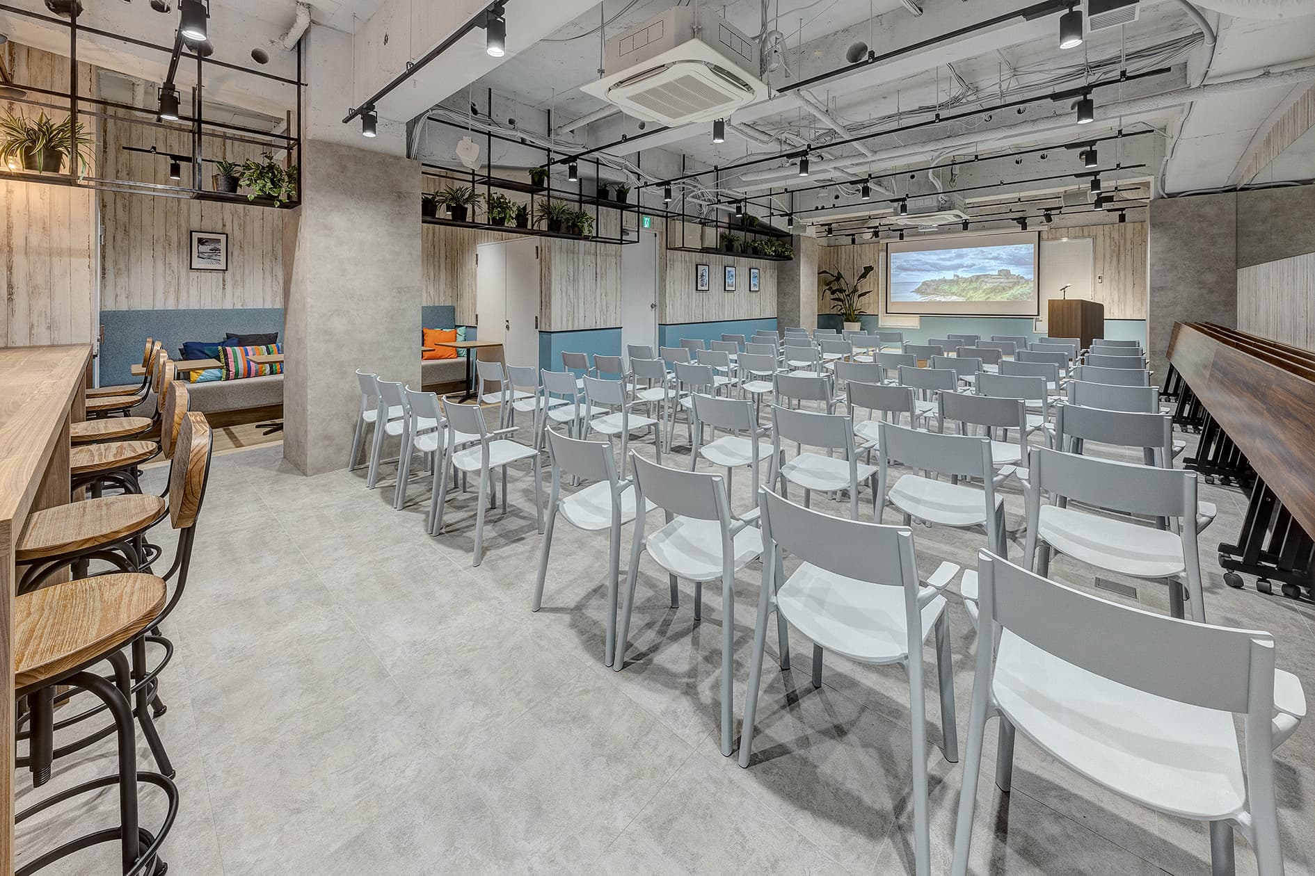 シアター形式② - SOCIAL SPACE AKASAKAの写真