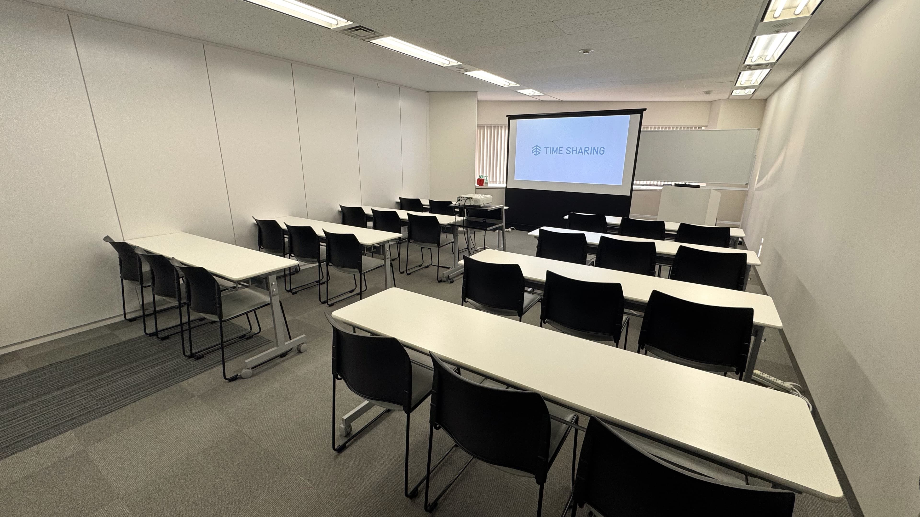 【品川駅より徒歩4分にある会議室です!】