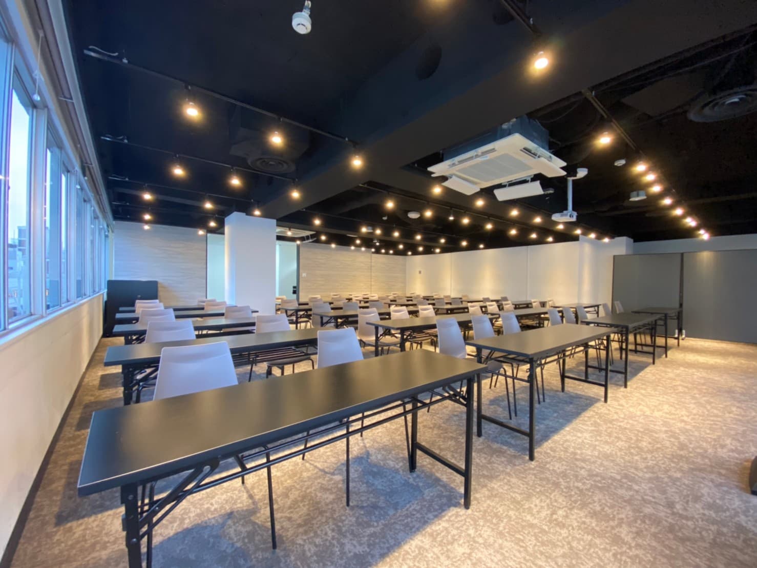 スクール形式 - TIME SHARING 渋谷ワールド宇田川ビル 9Aの写真