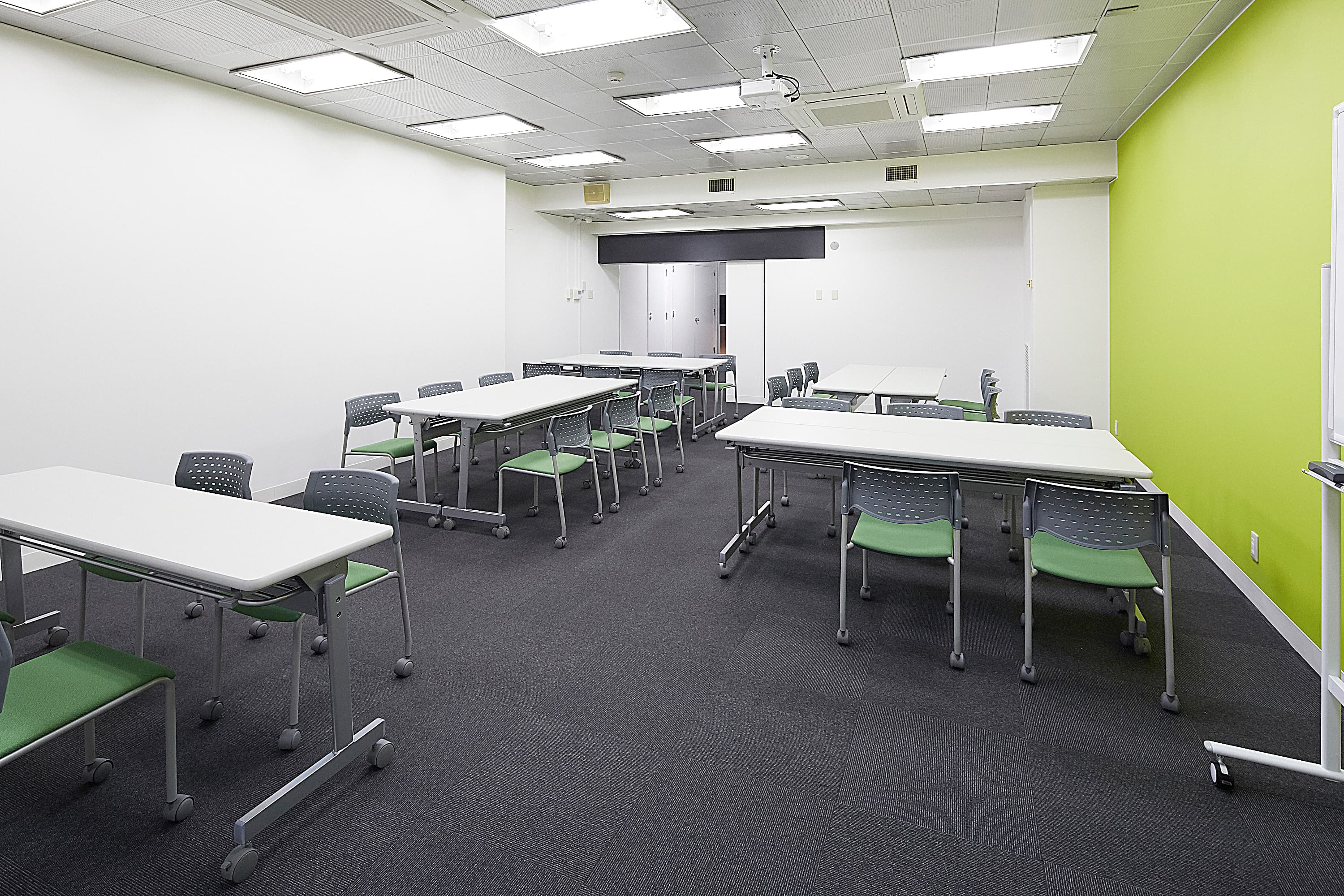 グループワーク形式 - みんなの会議室 神田の写真