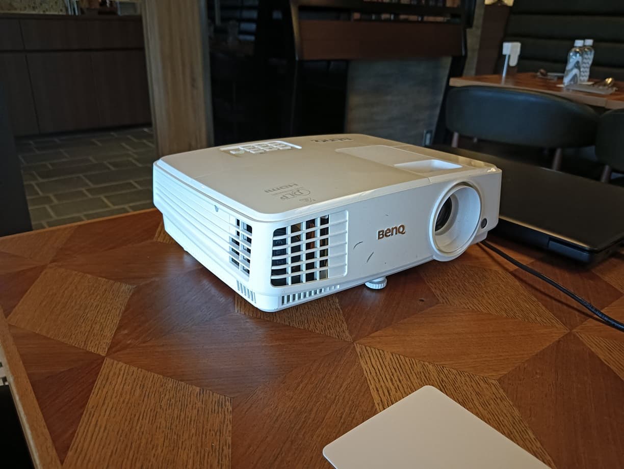 プロジェクター