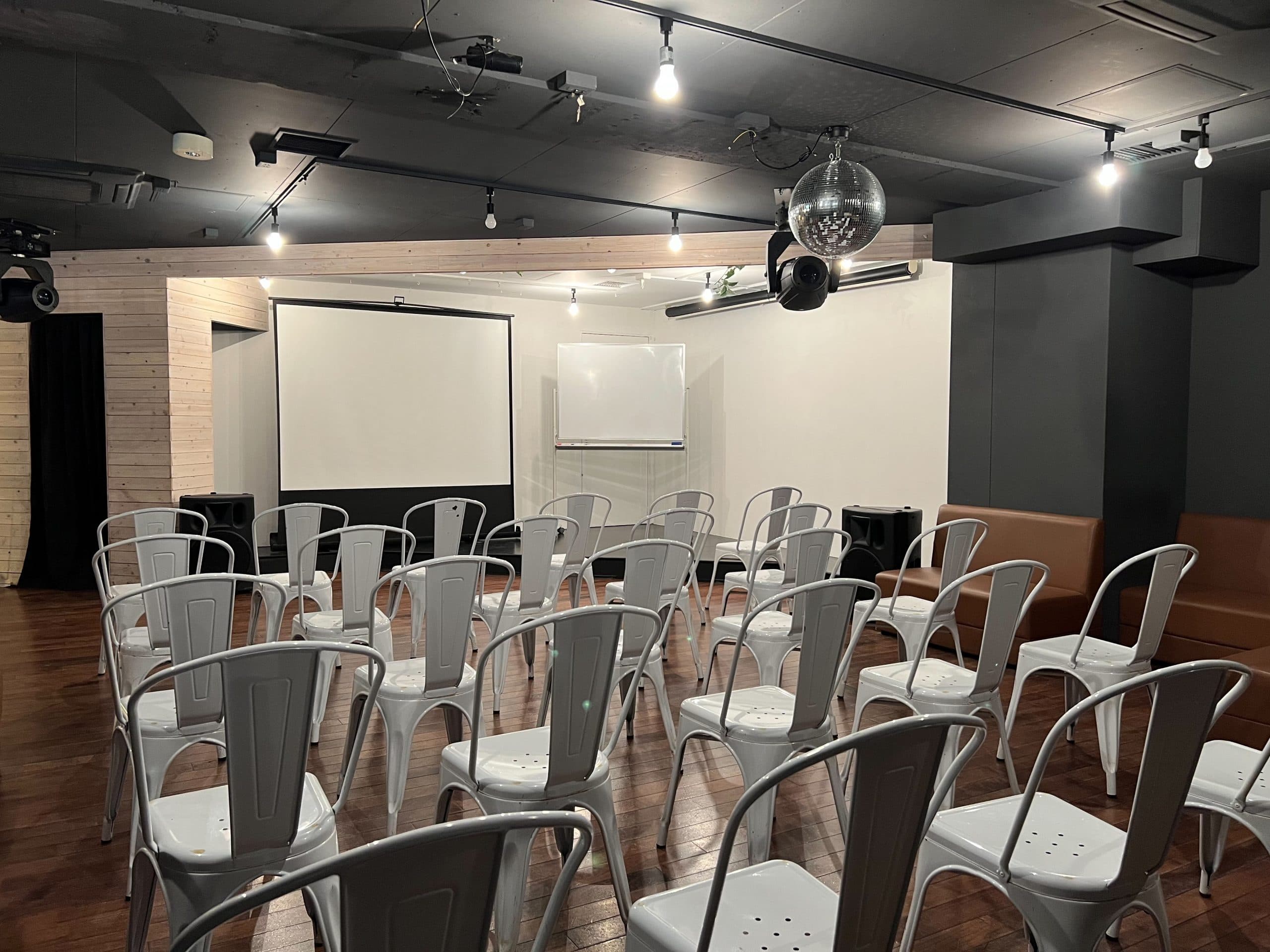 シアター形式 - グレイドパーク池袋(旧:ELLARE)の写真