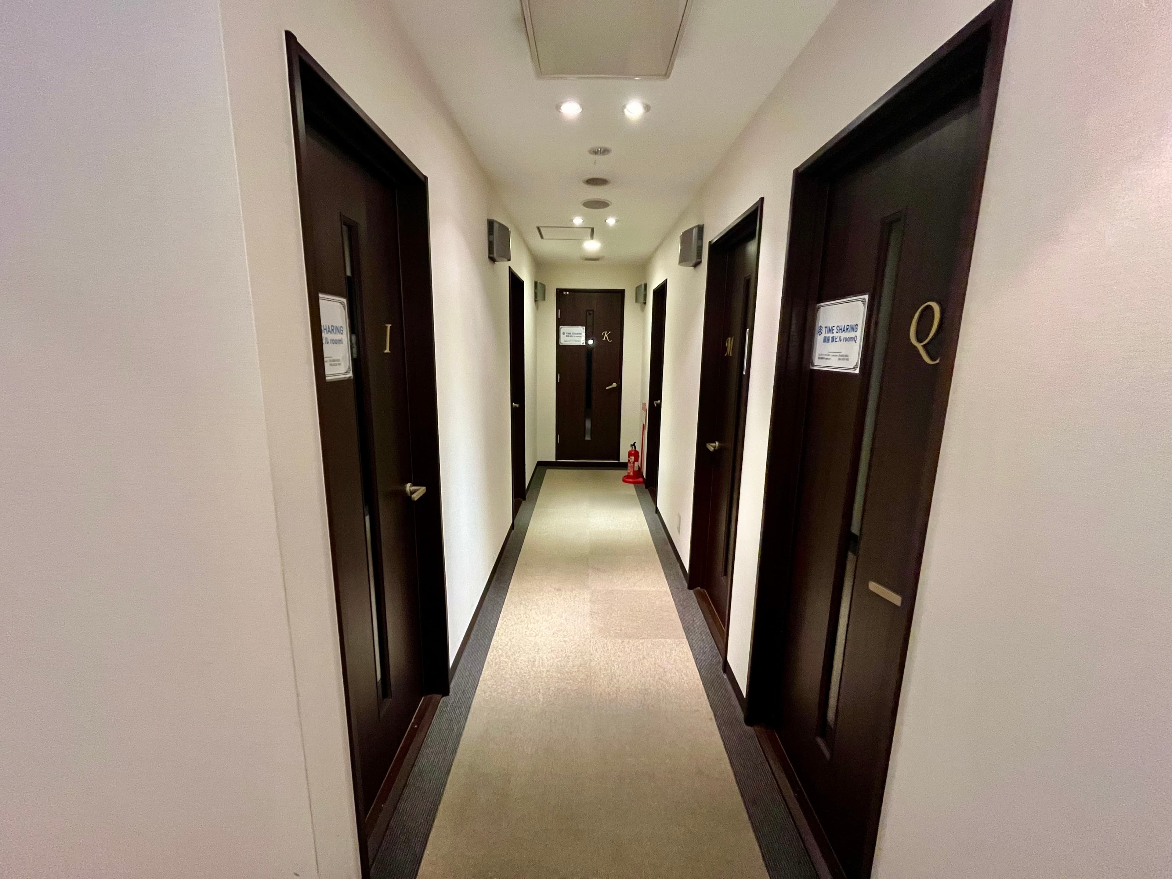 【roomIは左手手前の扉になります】 - TIME SHARING 銀座 旗ビル roomIの写真
