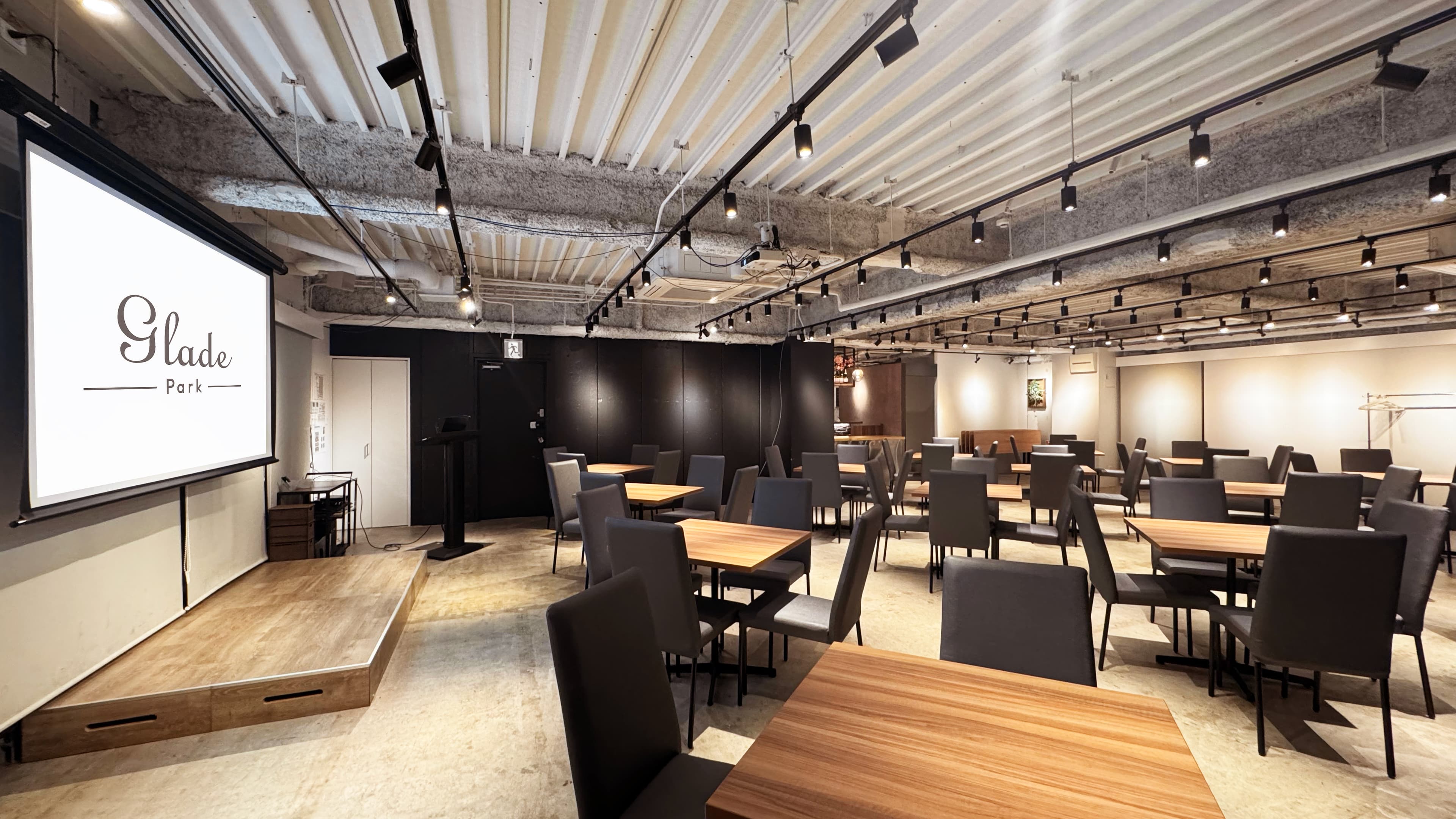 【チェア+デスク:~60名】- グレイドパーク秋葉原