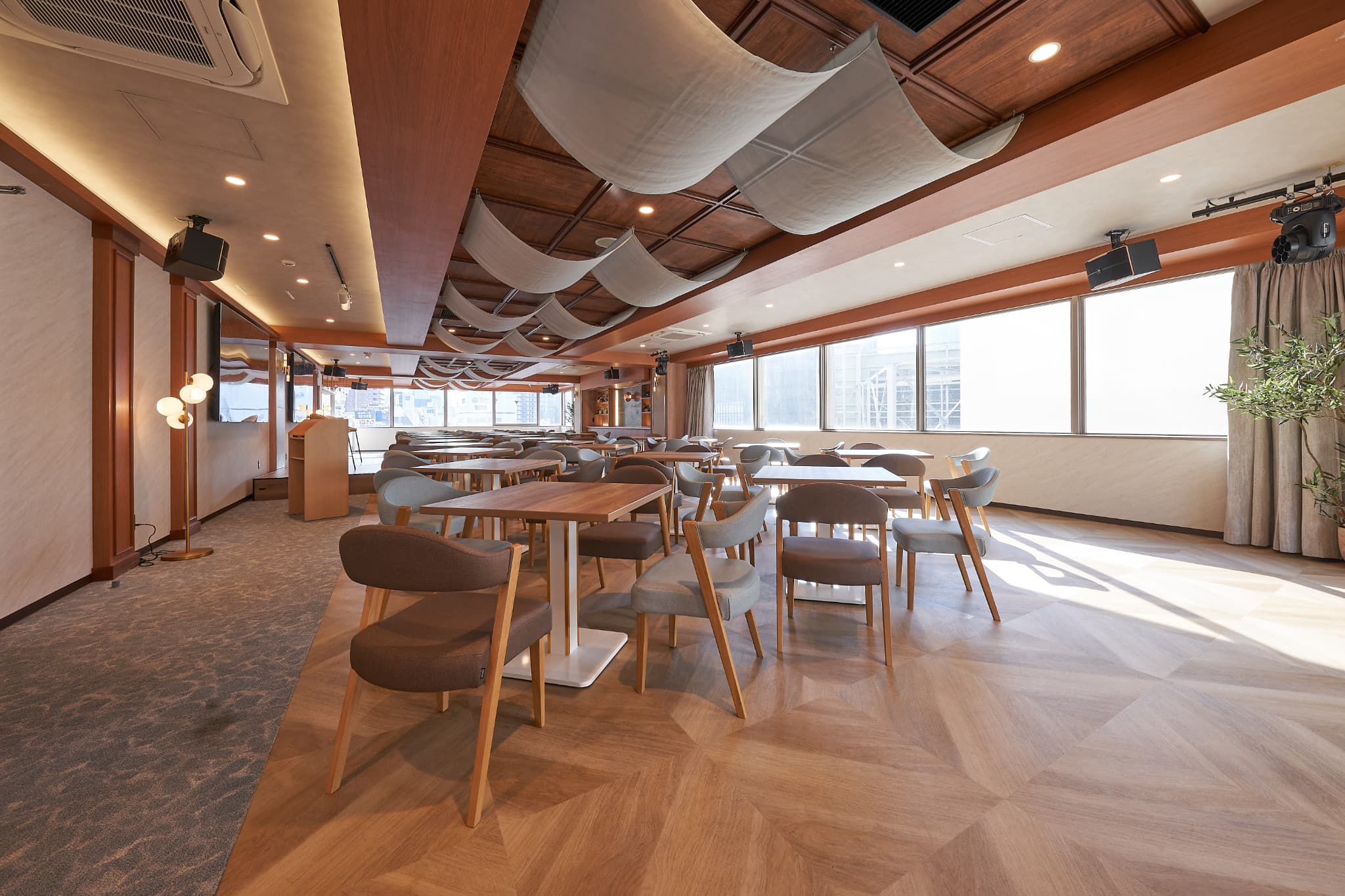 【メインフロア】