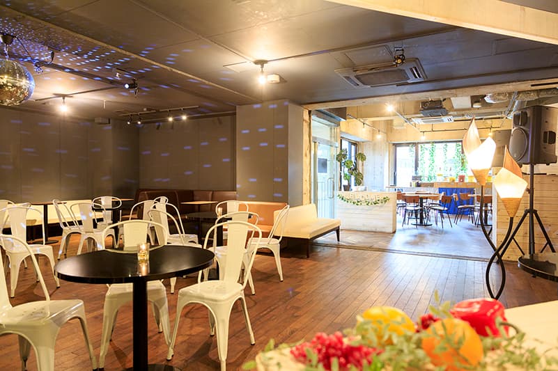 ミラーボールの回るダンスホールのような空間 - グレイドパーク池袋(旧:ELLARE)の写真