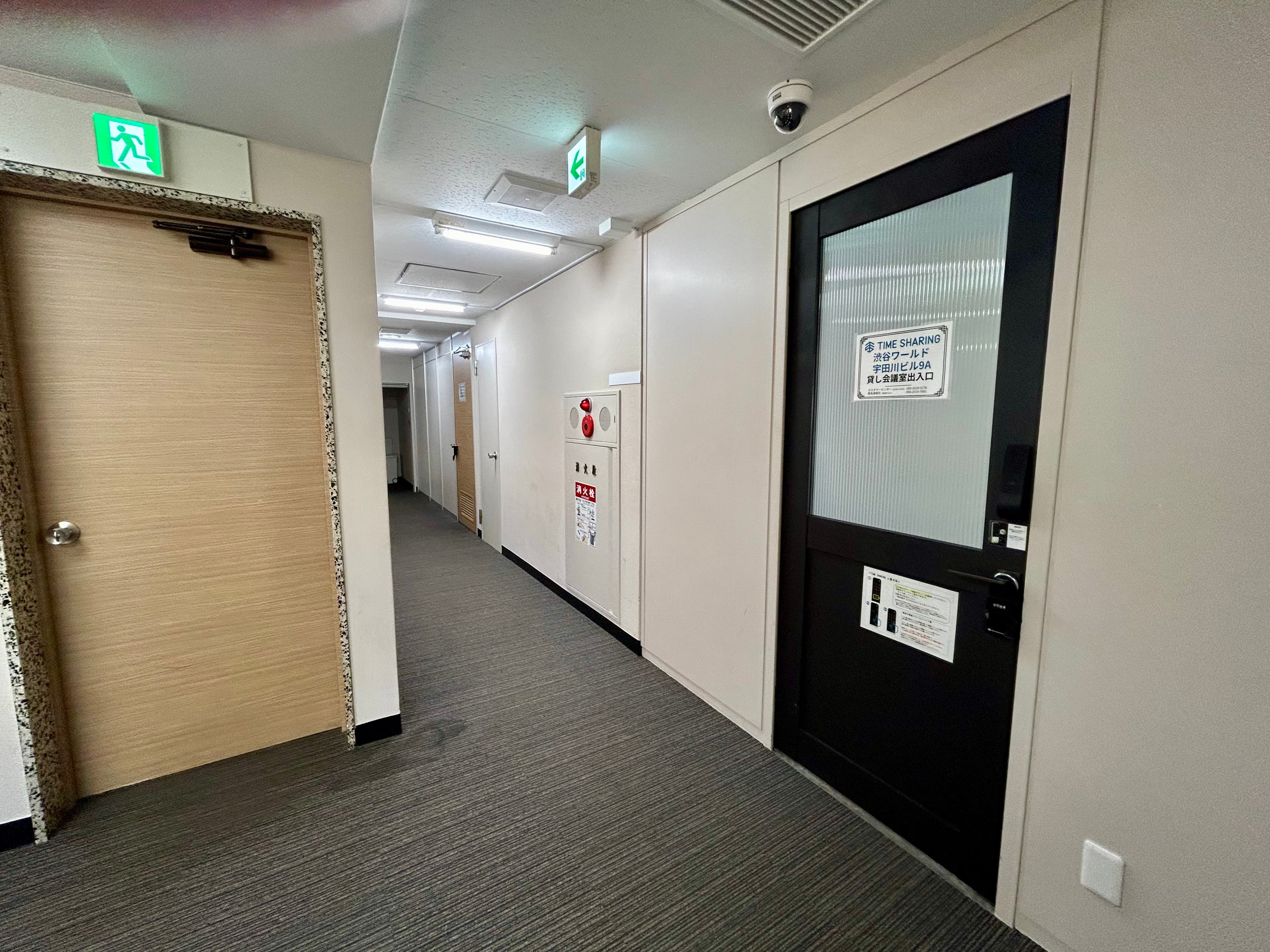 エレベーターを降りると正面に9Aの入り口があります - TIME SHARING 渋谷ワールド宇田川ビル 9Aの写真