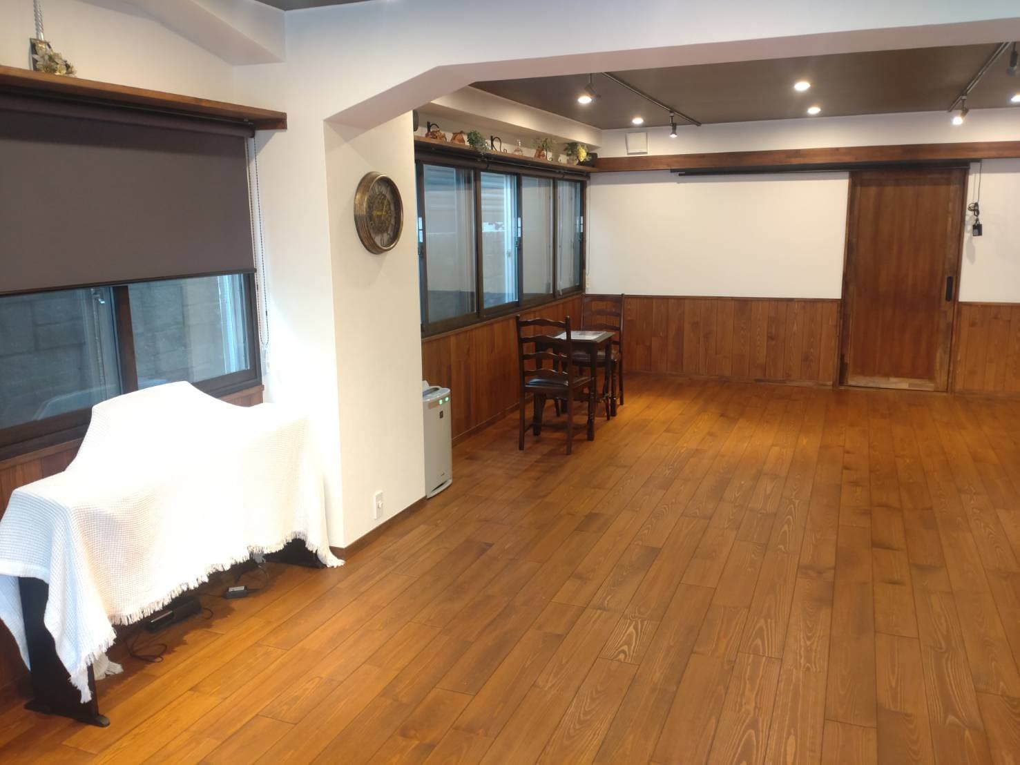 電子ピアノもございます。ボーカルレッスンなども可能です。