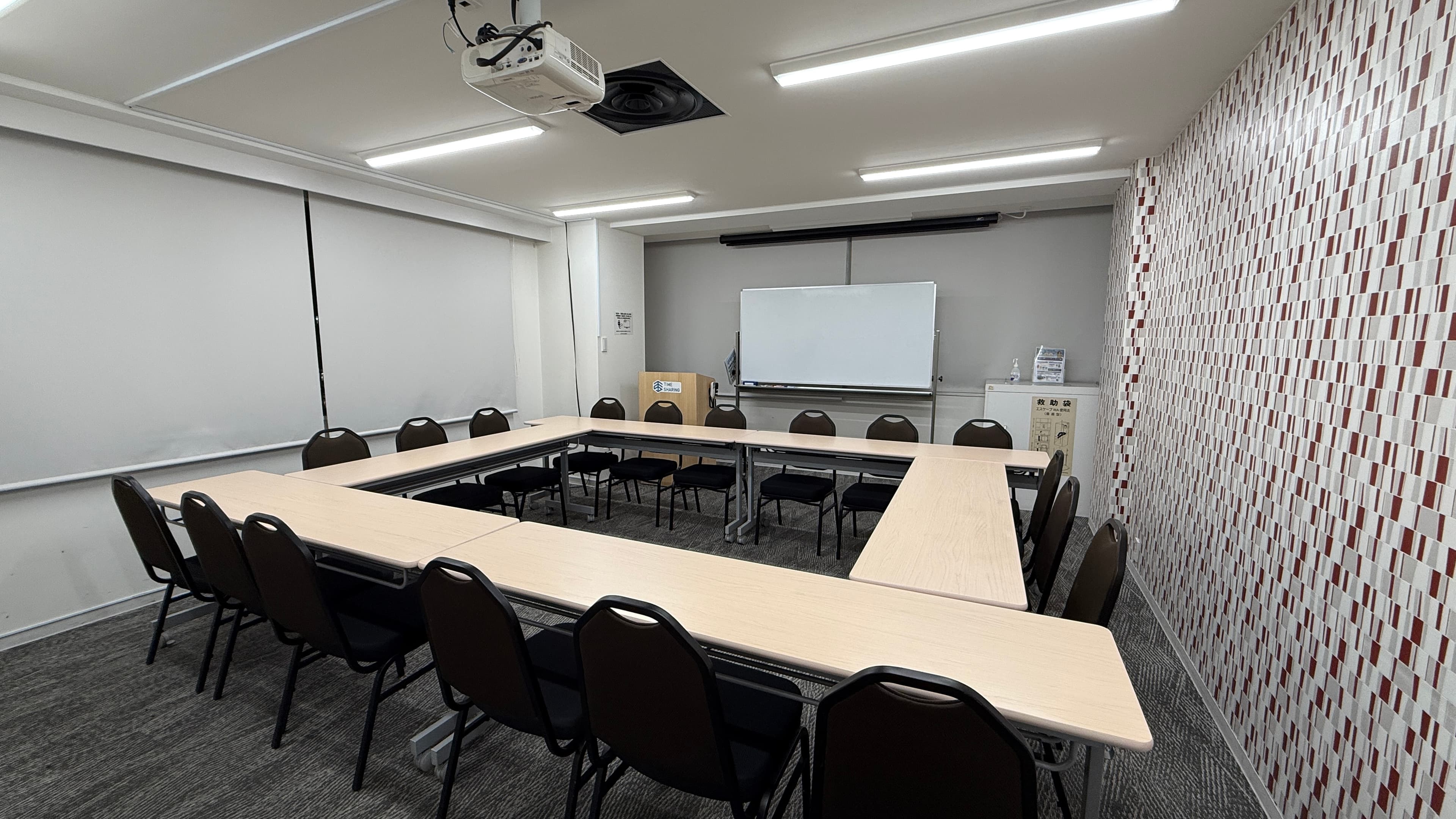 ロの字形式のレイアウト例/18名着席 - TIME SHARING 新宿6Dの写真