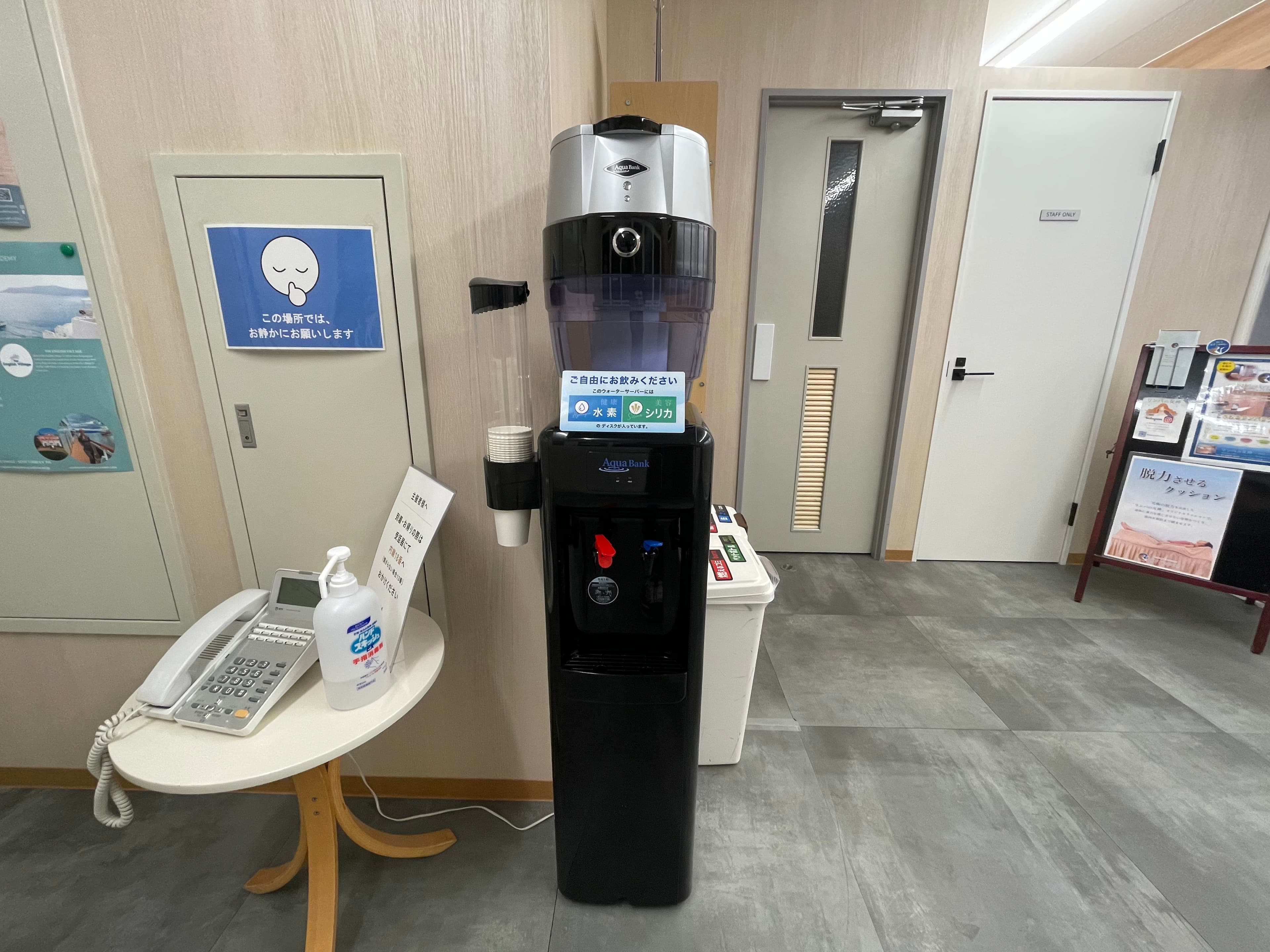 2階A•B共用部:ウォーターサーバーのお水はご自由にお飲みいただけます。