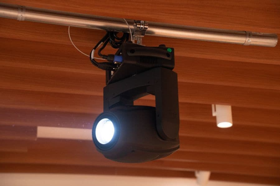 【ムービングライト】- グレイドパーク 新宿駅前の写真