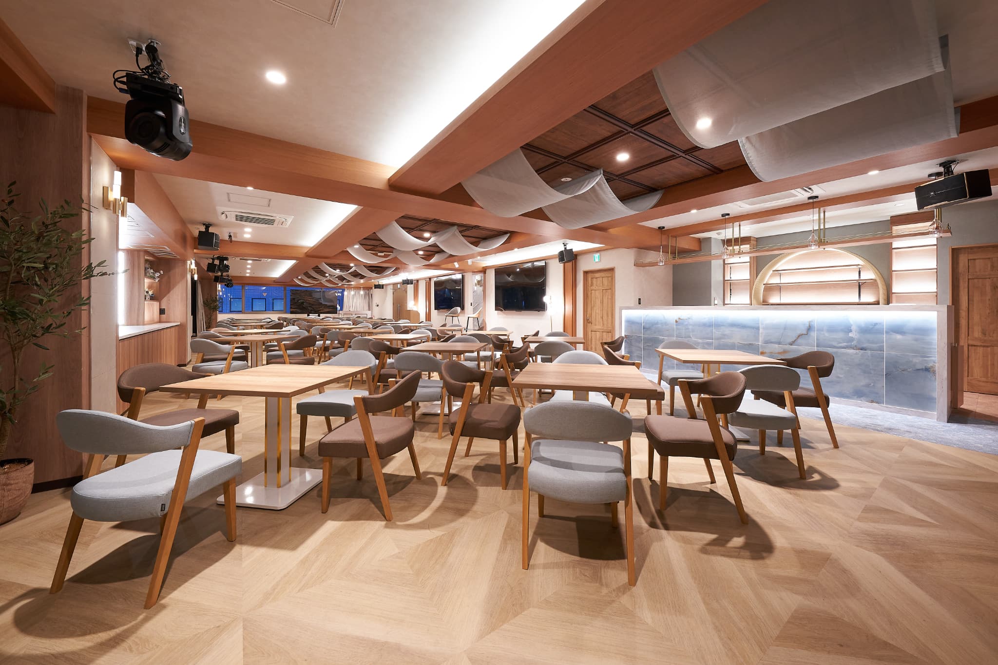 【メインフロア】