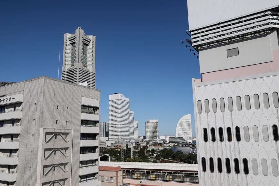 ベランダからみなとみらいの景色が一望できます♪ -桜木町駅1分の貸会議室 クリエィティブを育むワークスペース