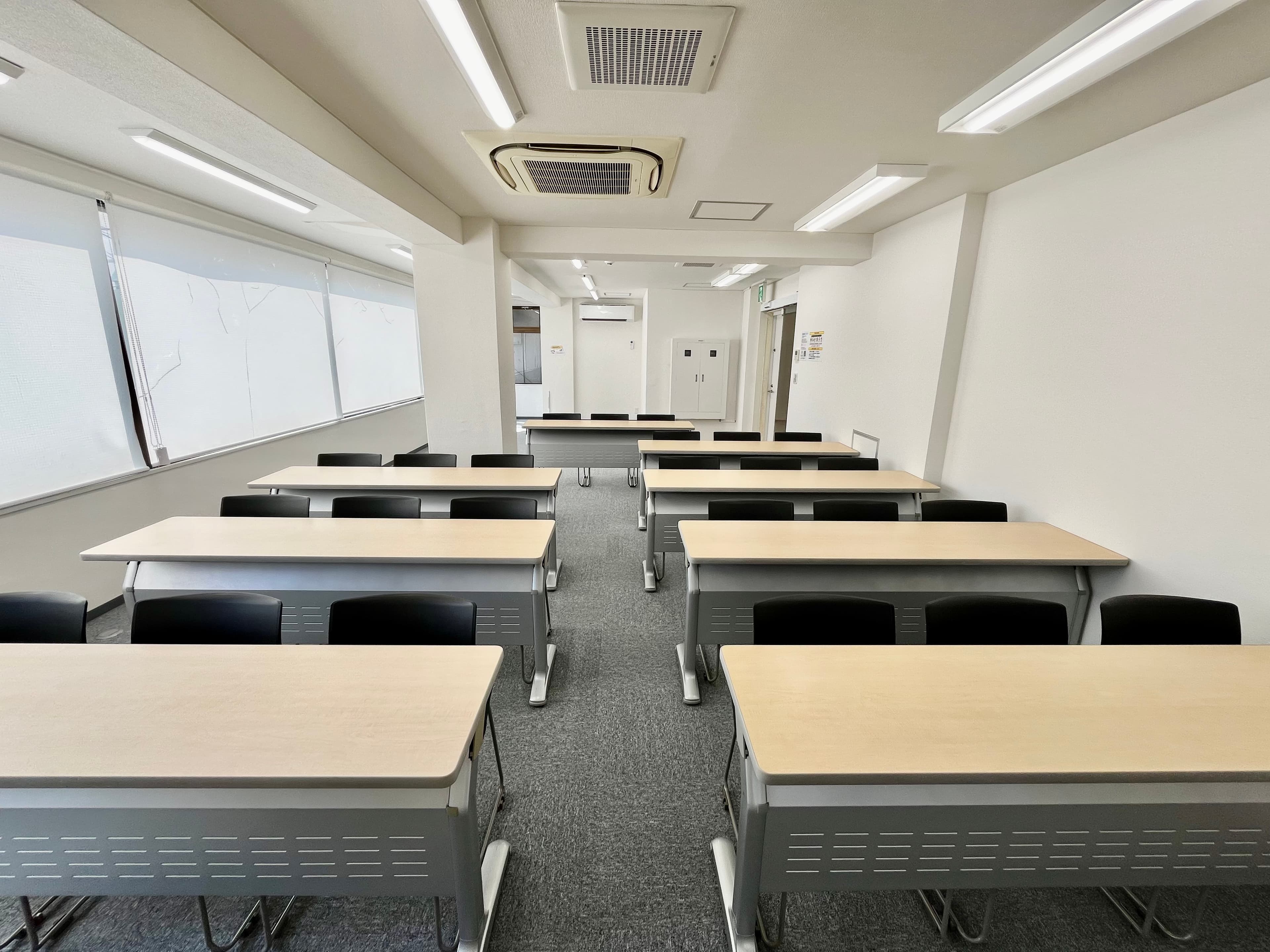 【スクール形式で24名着席可能】