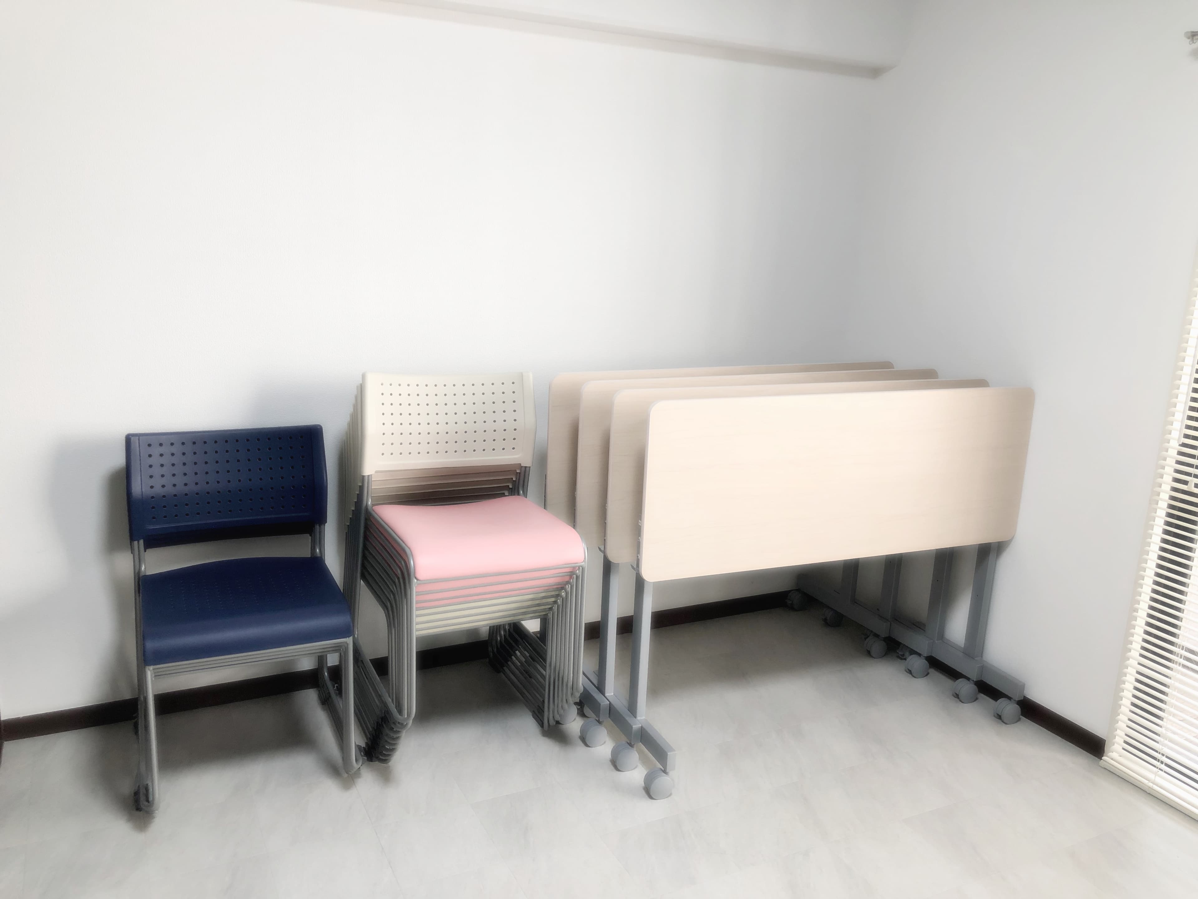 机・椅子畳んでスペースを有効利用可能です。