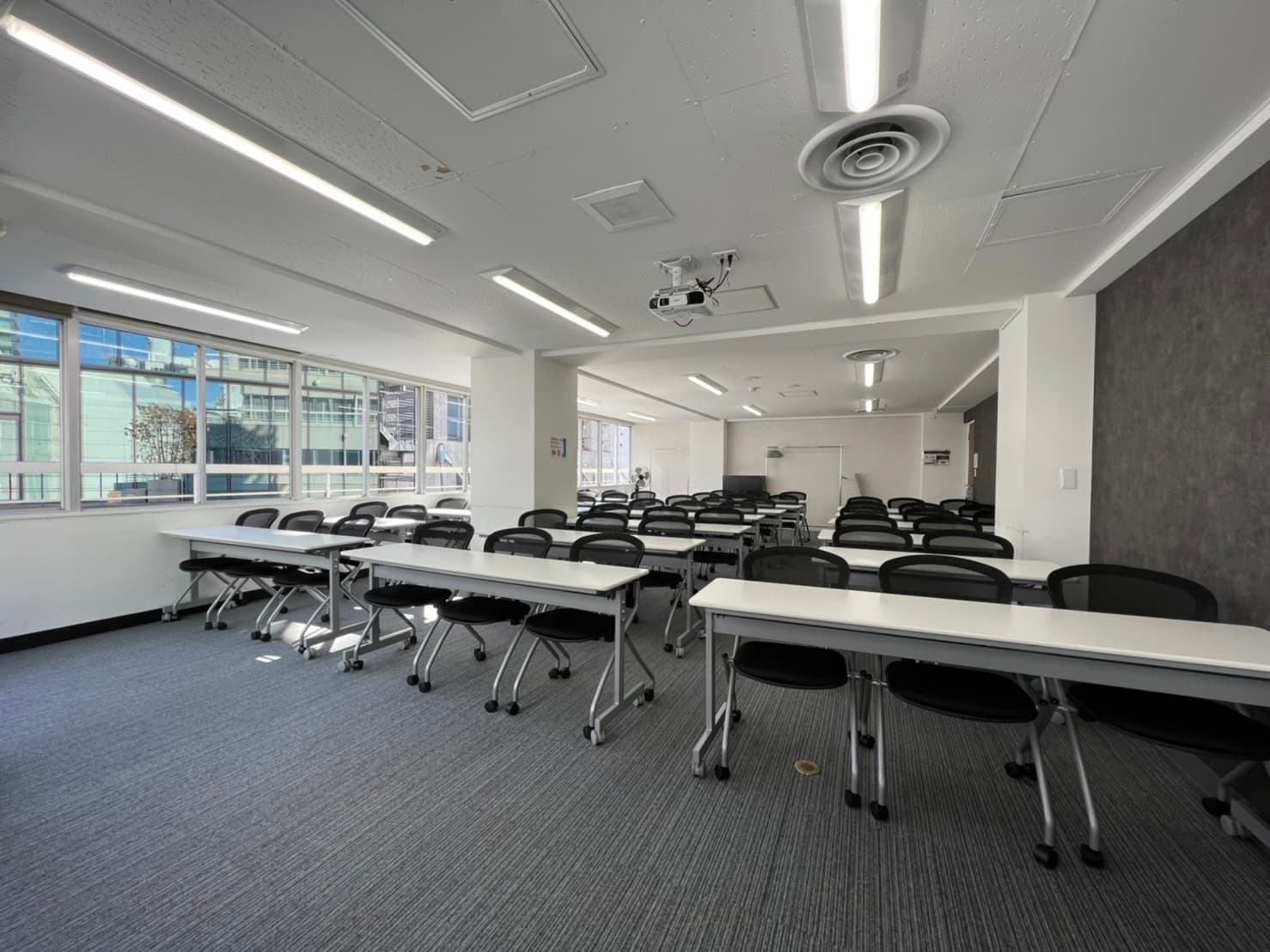 スクール形式 - TIME SHARING 渋谷ワールド宇田川ビル7Bの写真