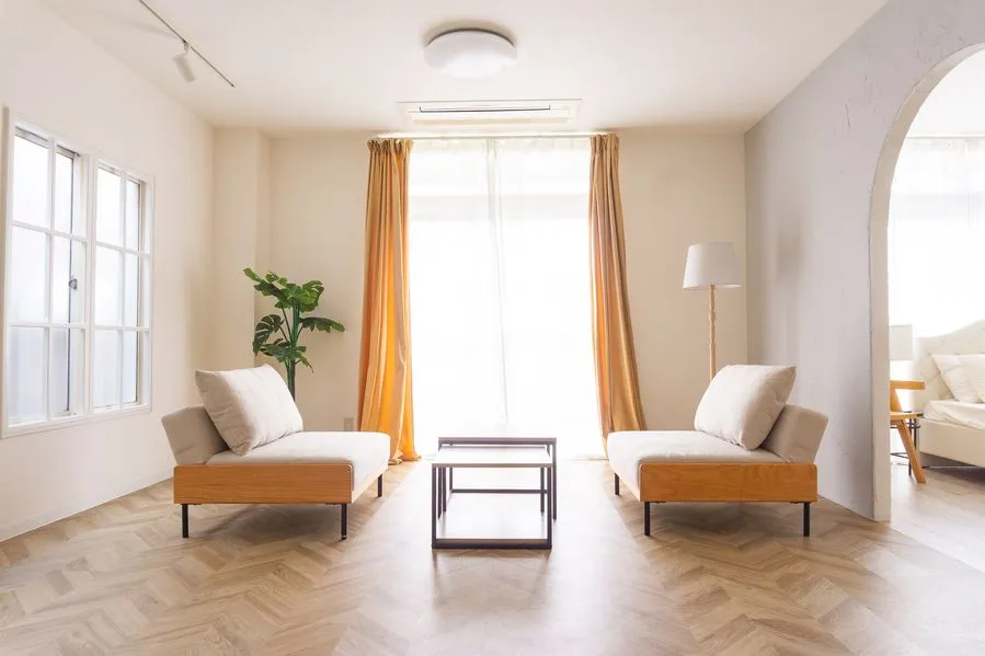 ソファはセパレートにも横並びで二人掛けにもできます