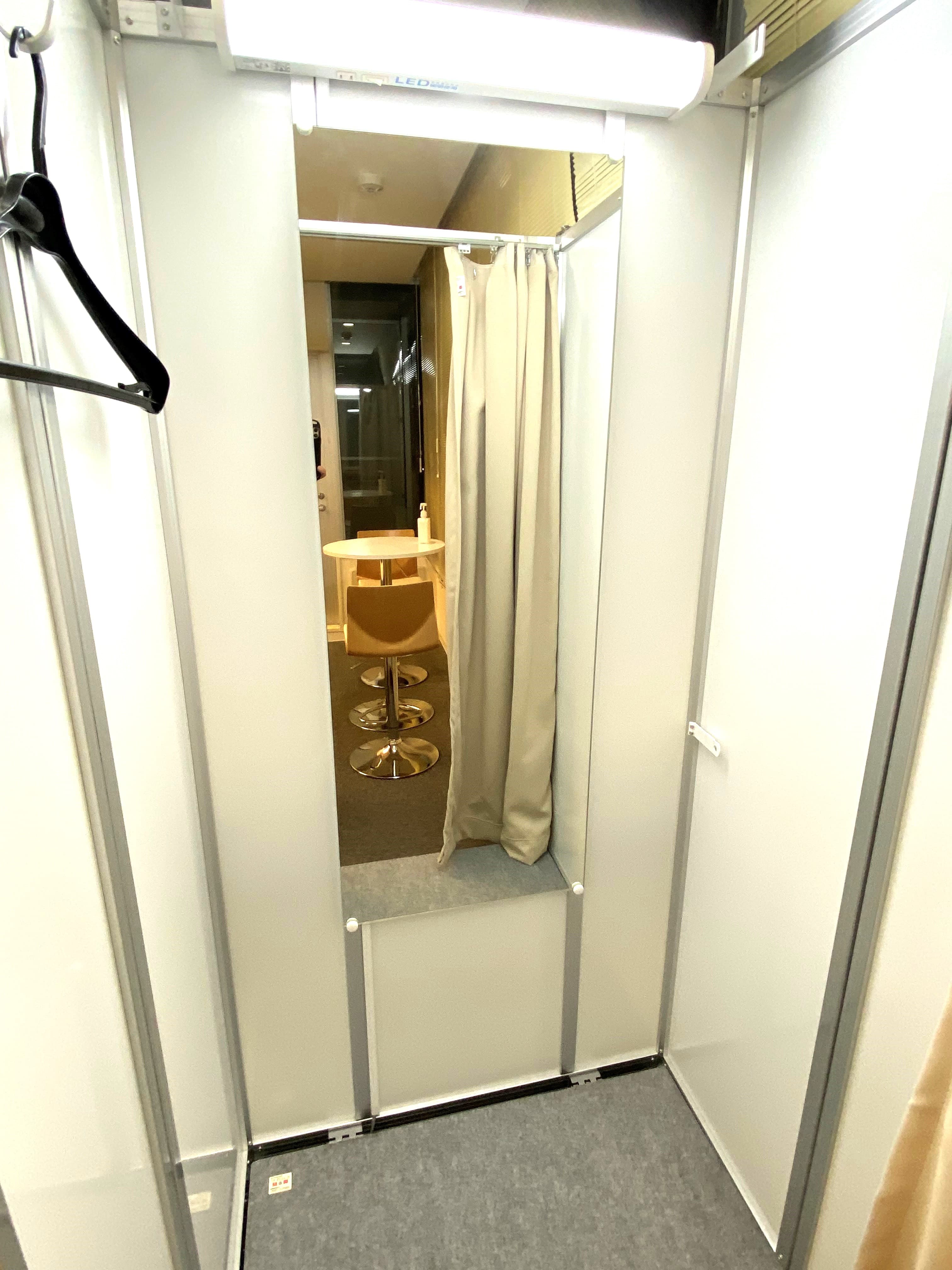 フィッティングルーム/更衣室