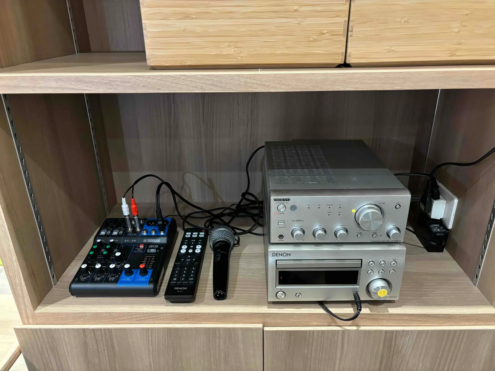 マイク、CDコンポ、アンプ、ミキサー