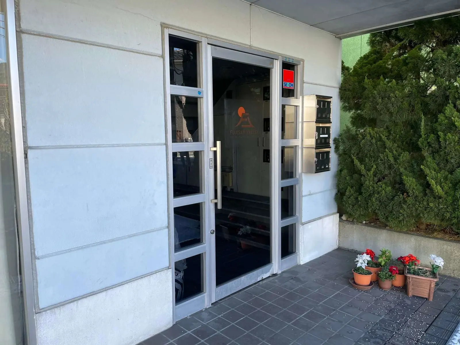 こちらから2階に上がります。