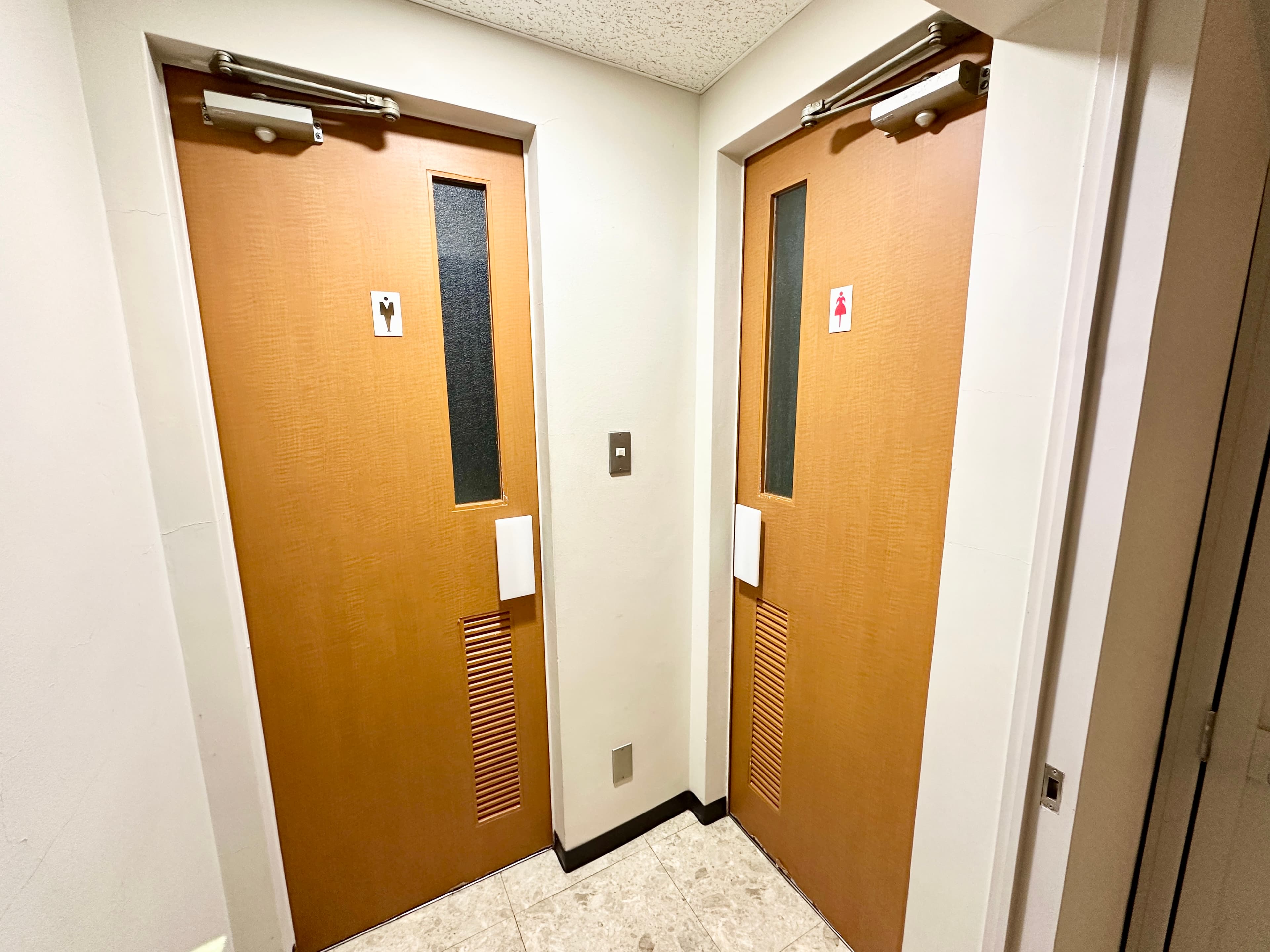 【共用部には男女別トイレがございます】 - TIME SHARING 竹橋 廣瀬第2ビル B1Fの写真