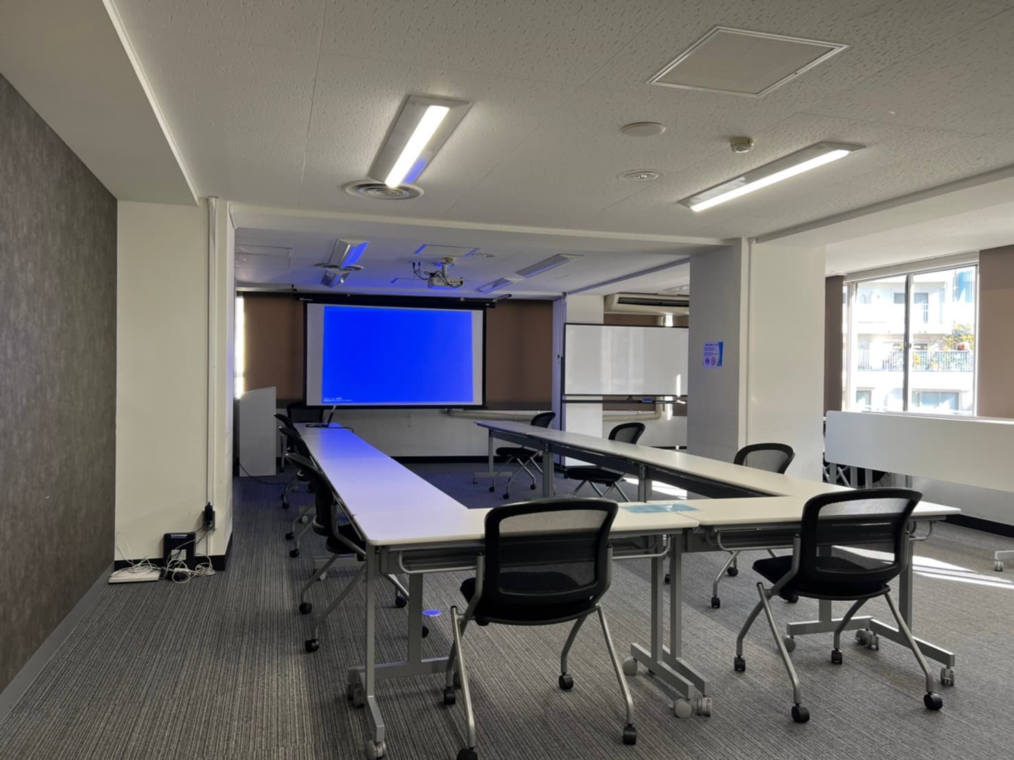 コの字 - TIME SHARING 渋谷ワールド宇田川ビル7Bの写真