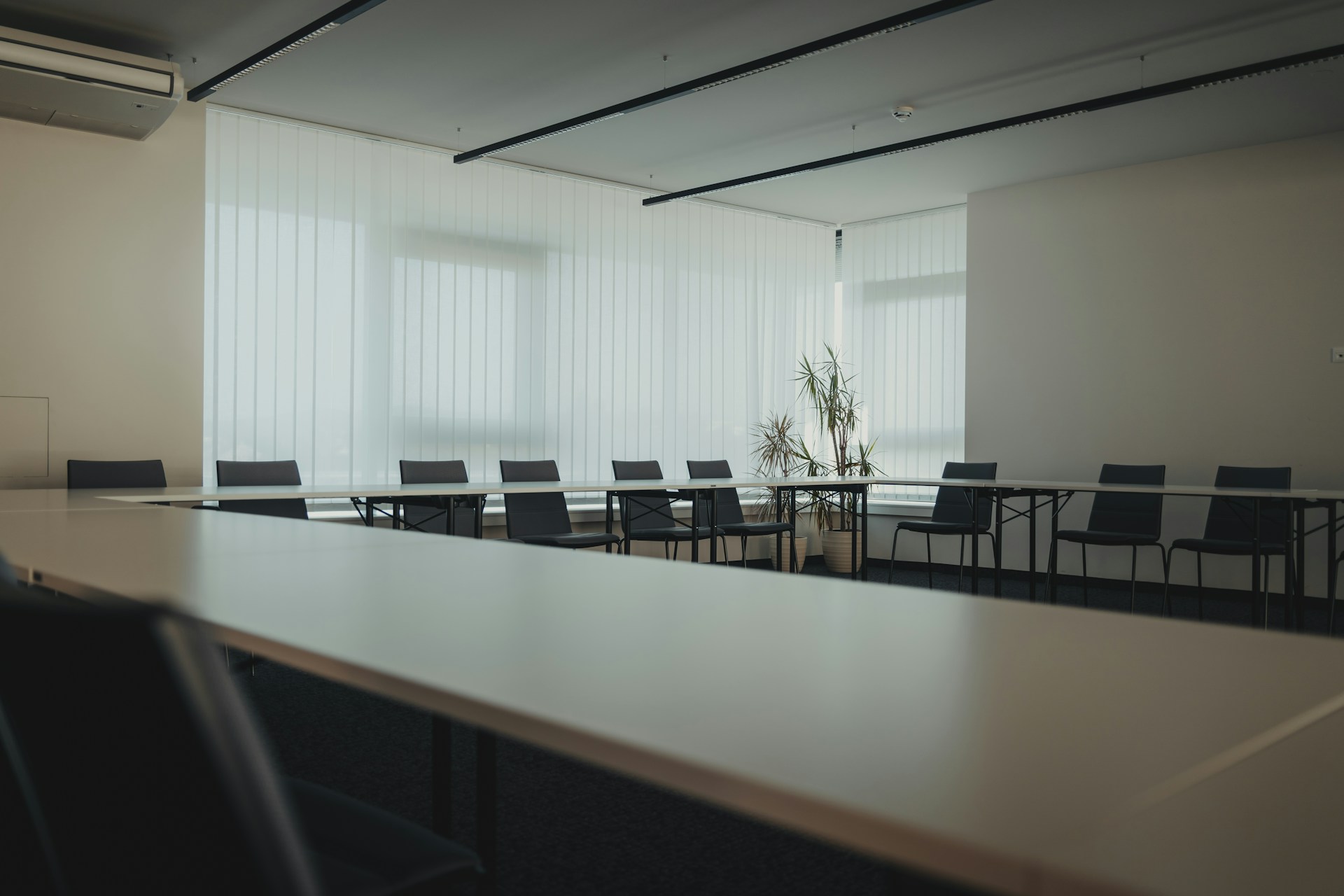 社内イベント開催前をイメージした会場風景