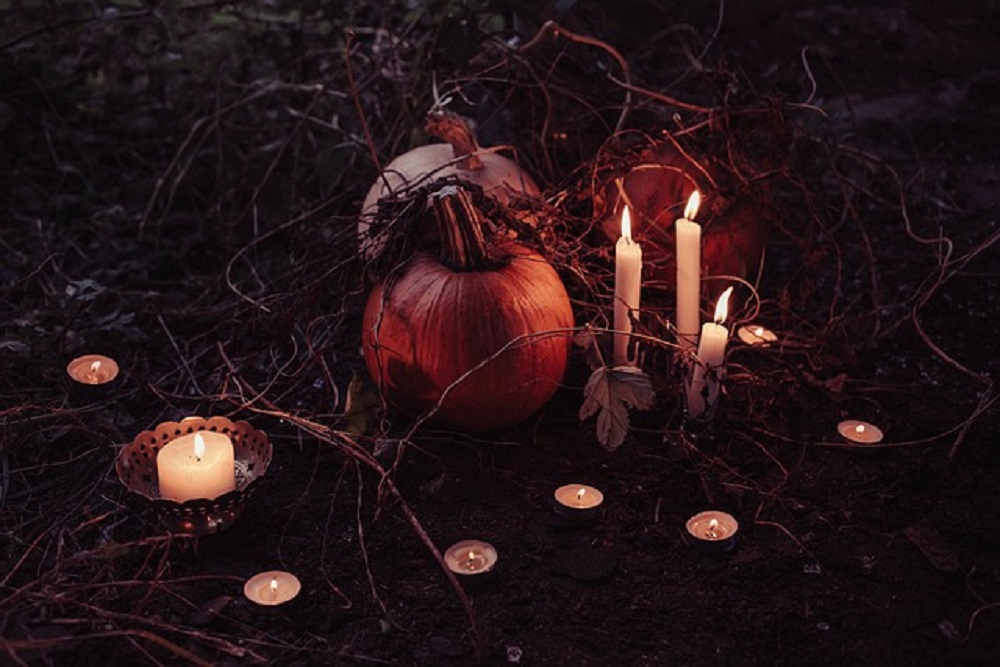ハロウィンパーティーをイメージしたキャンドル装飾