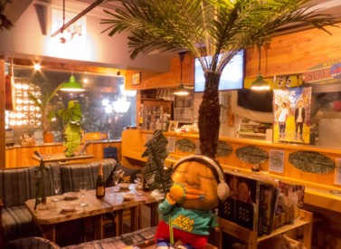 【池袋駅徒歩１分！】西海岸風ROOM カフェの写真
