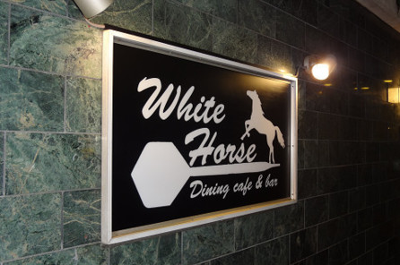 cafe&bar White Horse