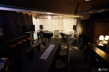 グランドピアノ＆ドラム常設のライブ・パーティースペース