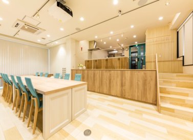 【札幌市北区】カンティーナ キッチンスペース+コミュニティースペースの写真