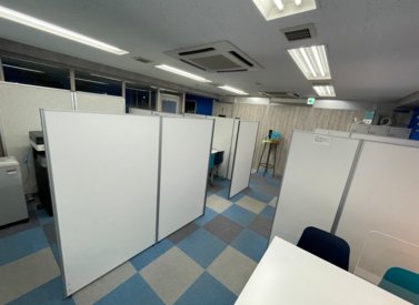 KIZASU.Office 打合せコーナー（4名席）2階の写真
