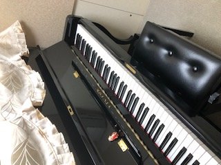 川崎市宮前区菅生の大通り沿のピアノ練習スタジオ