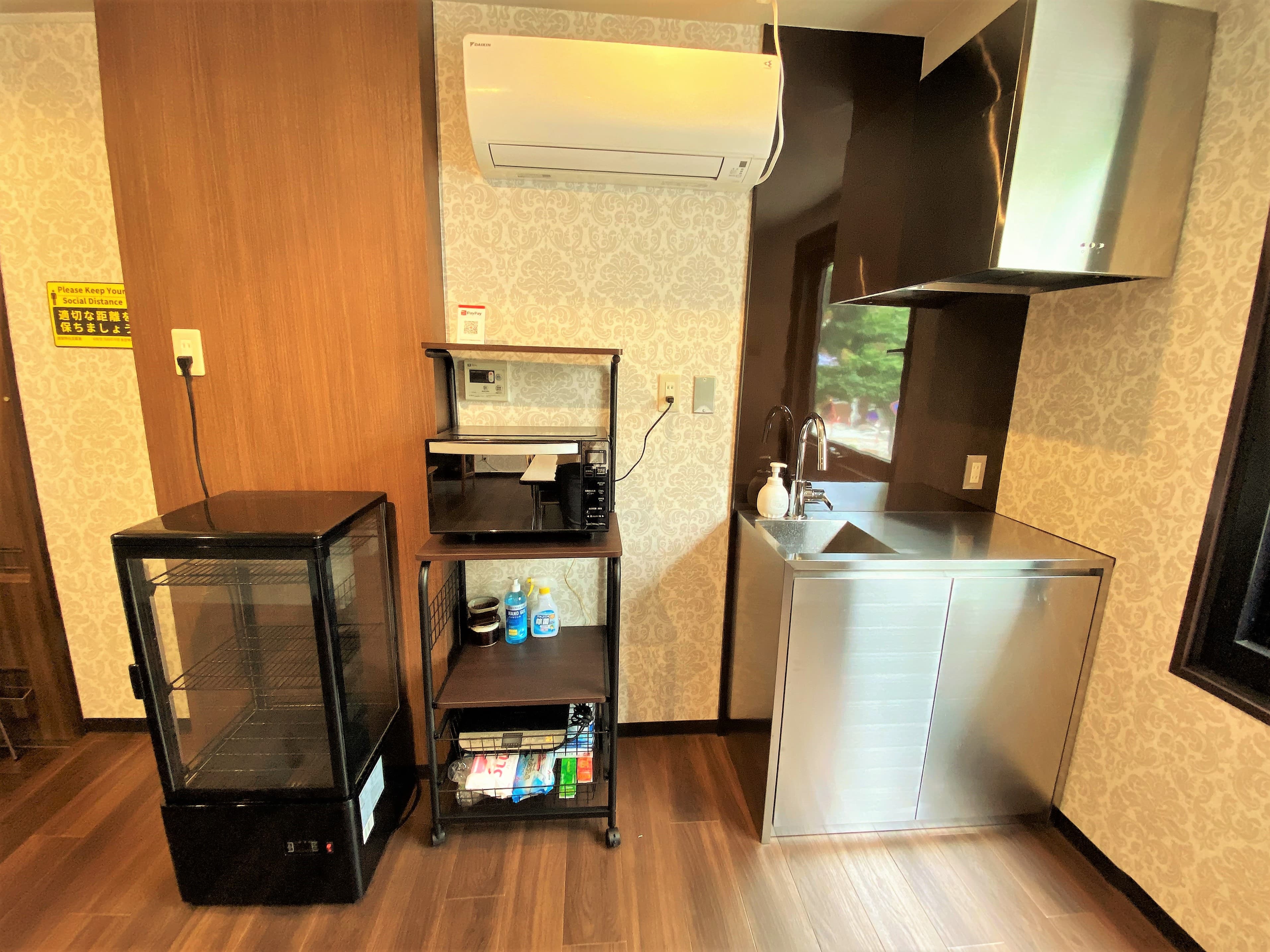 ミニキッチン、冷蔵庫 など室内にある物は全て無料でご利用頂けます