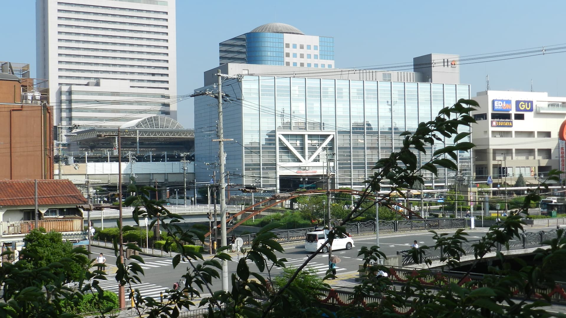 窓からは南海堺駅が望めます。