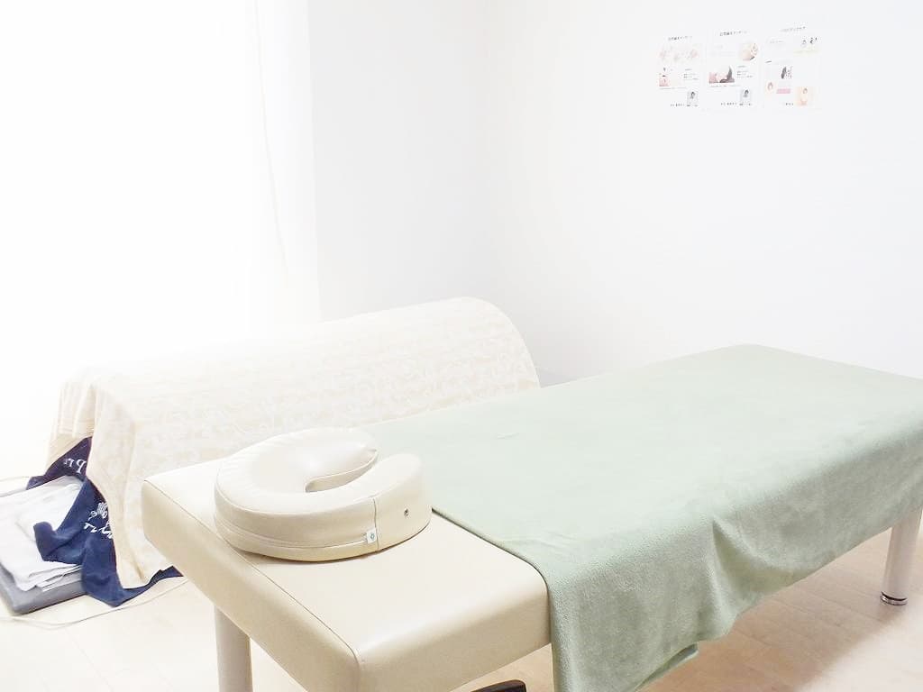 白を基調とした室内